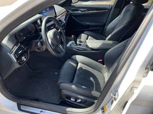 Alpine White 2022 BMW 530 i xDrive