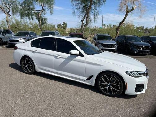 Alpine White 2022 BMW 530 i xDrive