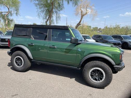 Eruption Green Metallic 2022 Ford Bronco Black Diamond
