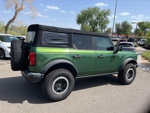 Eruption Green Metallic 2022 Ford Bronco Black Diamond