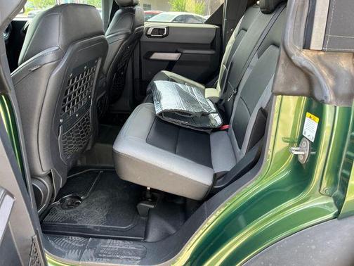 Eruption Green Metallic 2022 Ford Bronco Black Diamond