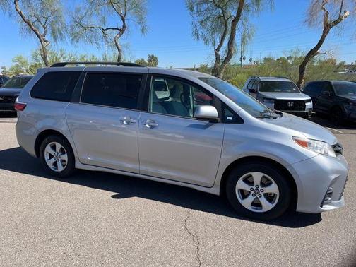2018 Toyota Sienna LE