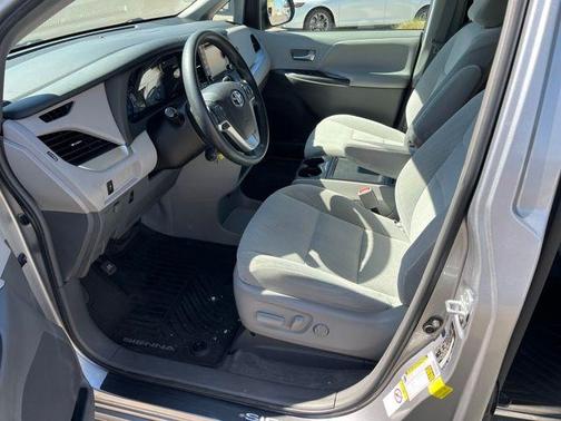 2018 Toyota Sienna LE