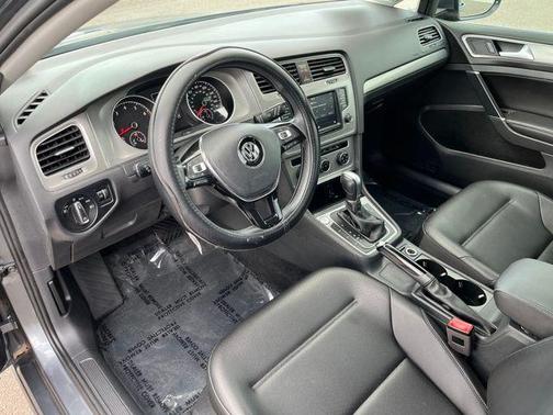 2017 Volkswagen Golf SportWagen TSI SE