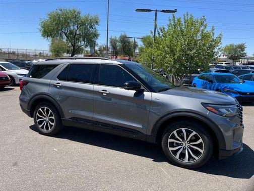 Carbonized Gray Metallic 2025 Ford Explorer ST-Line