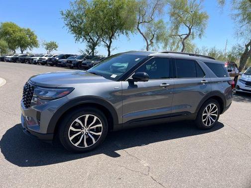 Carbonized Gray Metallic 2025 Ford Explorer ST-Line