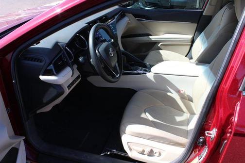 2019 Toyota Camry Hybrid LE