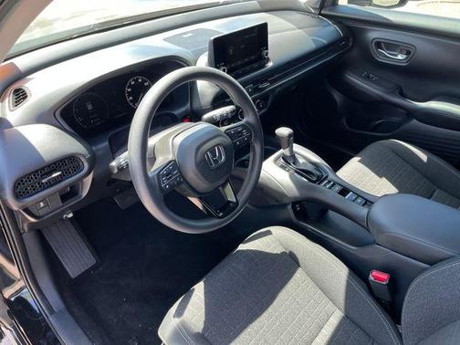 Crystal Black Pearl 2025 Honda HR-V LX