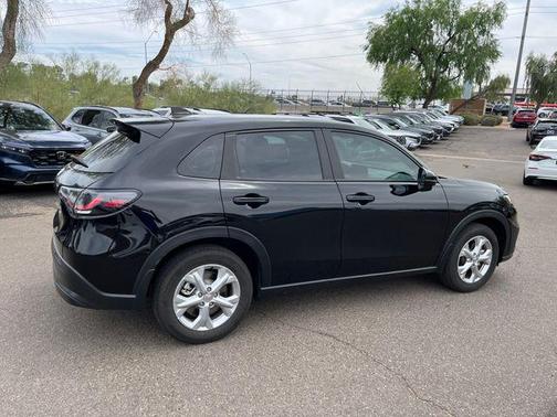 Crystal Black Pearl 2025 Honda HR-V LX