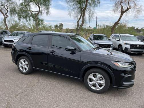 Crystal Black Pearl 2025 Honda HR-V LX