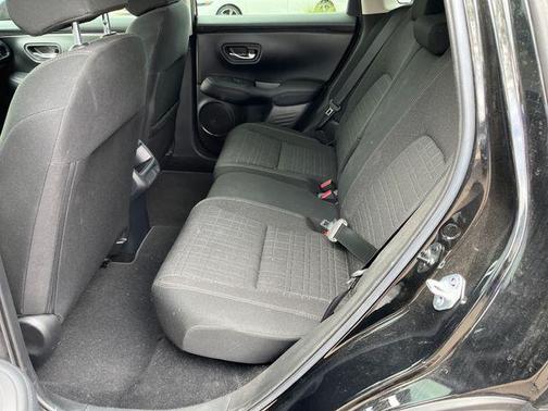 Crystal Black Pearl 2025 Honda HR-V LX