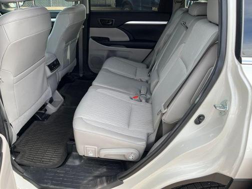 2015 Toyota Highlander LE