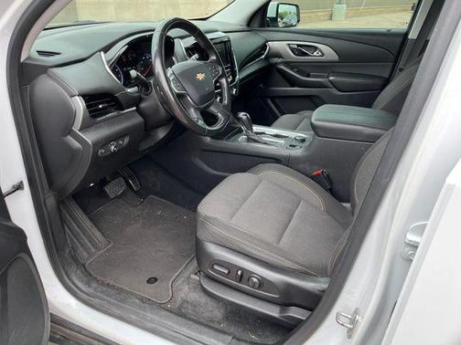 Summit White 2020 Chevrolet Traverse LT Cloth
