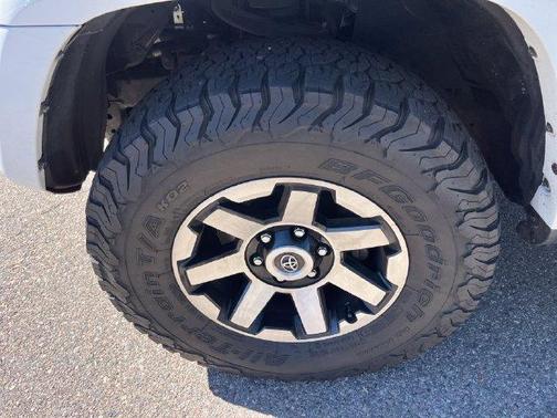 Super White 2018 Toyota 4Runner Sport