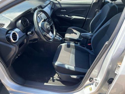 Brilliant Silver Metallic 2023 Nissan Versa 1.6 SV
