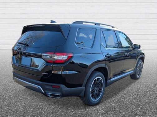 Crystal Black Pearl 2026 Honda Pilot Touring S