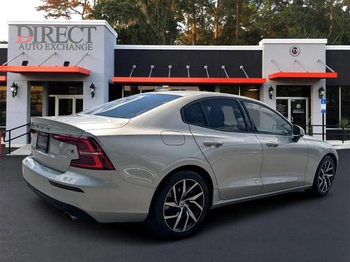 2020 Volvo S60 T6 Momentum