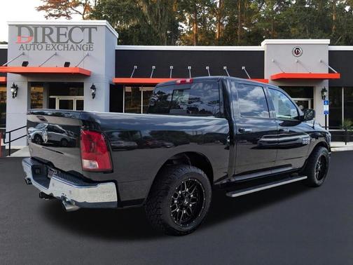 Brilliant Black Crystal Pearlcoat 2018 RAM 1500 SLT