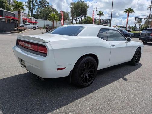 Bright White 2013 Dodge Challenger SXT