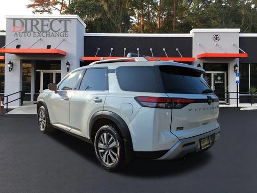 2022 Nissan Pathfinder SL