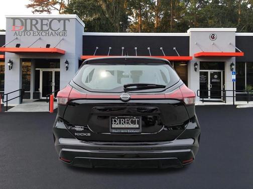 Super Black 2022 Nissan Kicks S