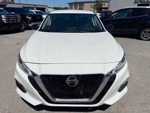 2022 Nissan Altima SR FWD