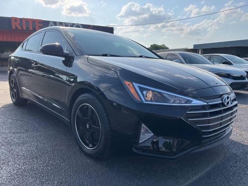 2020 Hyundai ELANTRA SE