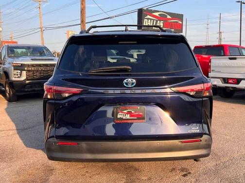 2021 Toyota Sienna XLE 8 Passenger