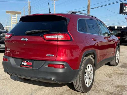 Red 2016 Jeep Cherokee Latitude