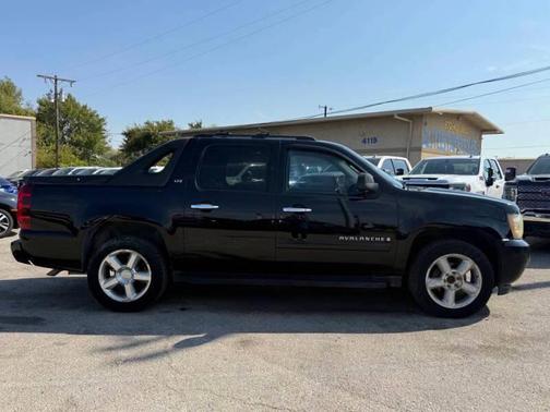 Black 2007 Chevrolet Avalanche 1500 LTZ