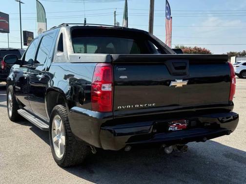 Black 2007 Chevrolet Avalanche 1500 LTZ