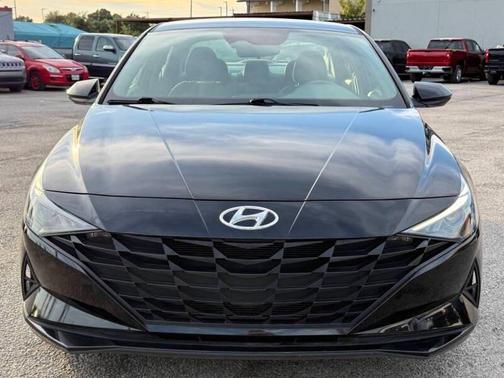 Phantom Black 2022 Hyundai ELANTRA SEL