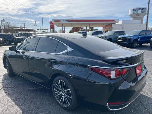 2024 Lexus ES 300h Base