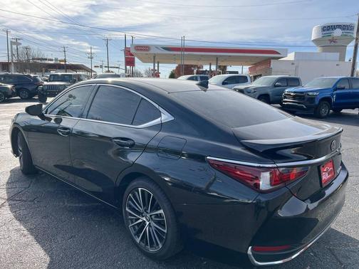 2024 Lexus ES 300h Base