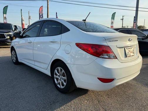 Century White 2014 Hyundai Accent SE