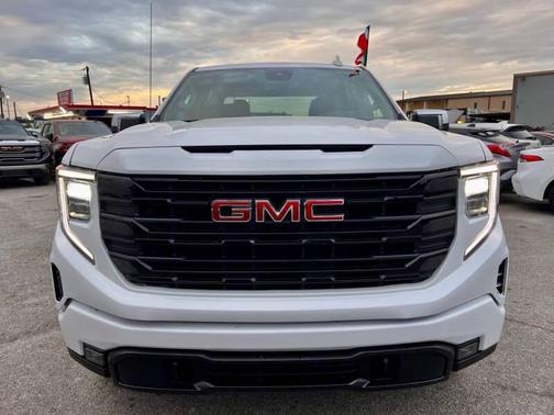 White Frost Tricoat 2024 GMC Sierra 1500 SLT