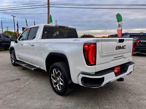 White Frost Tricoat 2024 GMC Sierra 1500 SLT