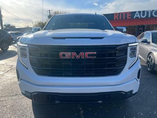 White Frost Tricoat 2024 GMC Sierra 1500 SLT