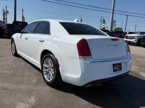 2017 Chrysler 300 Limited