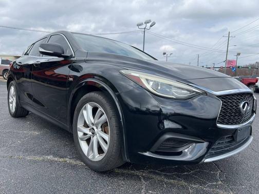 2017 INFINITI QX30 Luxury