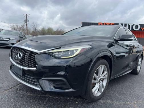 2017 INFINITI QX30 Luxury