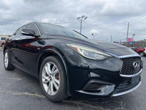 2017 INFINITI QX30 Luxury