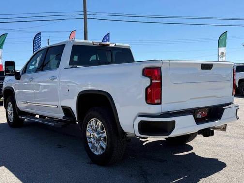 Summit White 2024 Chevrolet Silverado 2500 High Country