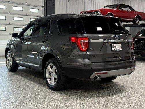 Magnetic Metallic 2017 Ford Explorer XLT