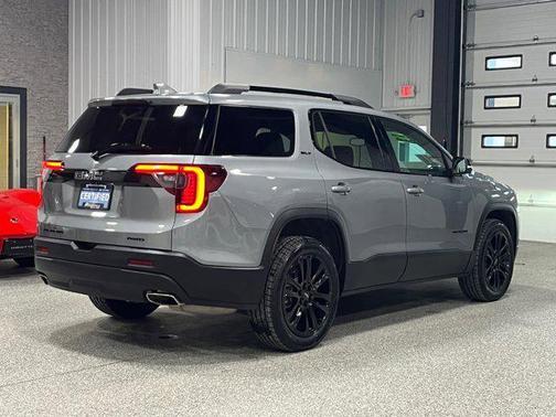 2023 GMC Acadia AWD SLT