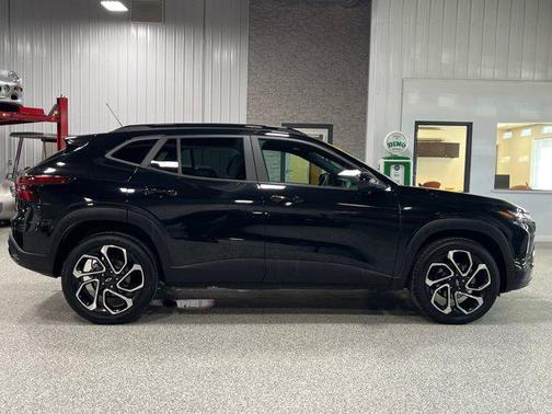Mosaic Black Metallic 2024 Chevrolet Trax FWD 2RS