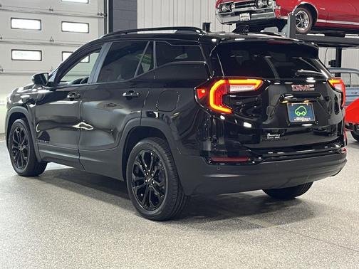 Ebony Twilight Metallic 2022 GMC Terrain SLE