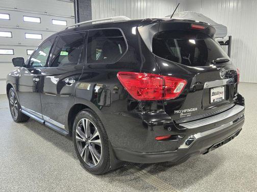 2017 Nissan Pathfinder Platinum