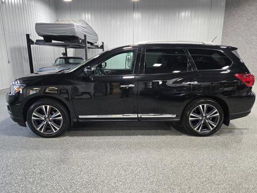 2017 Nissan Pathfinder Platinum