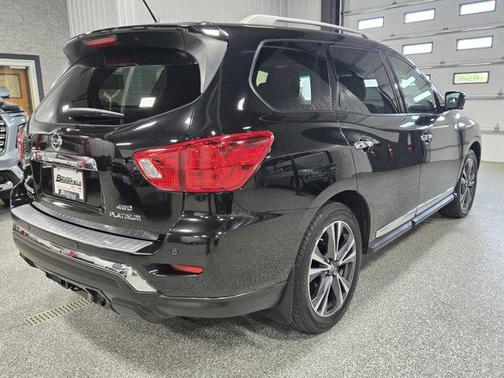 2017 Nissan Pathfinder Platinum